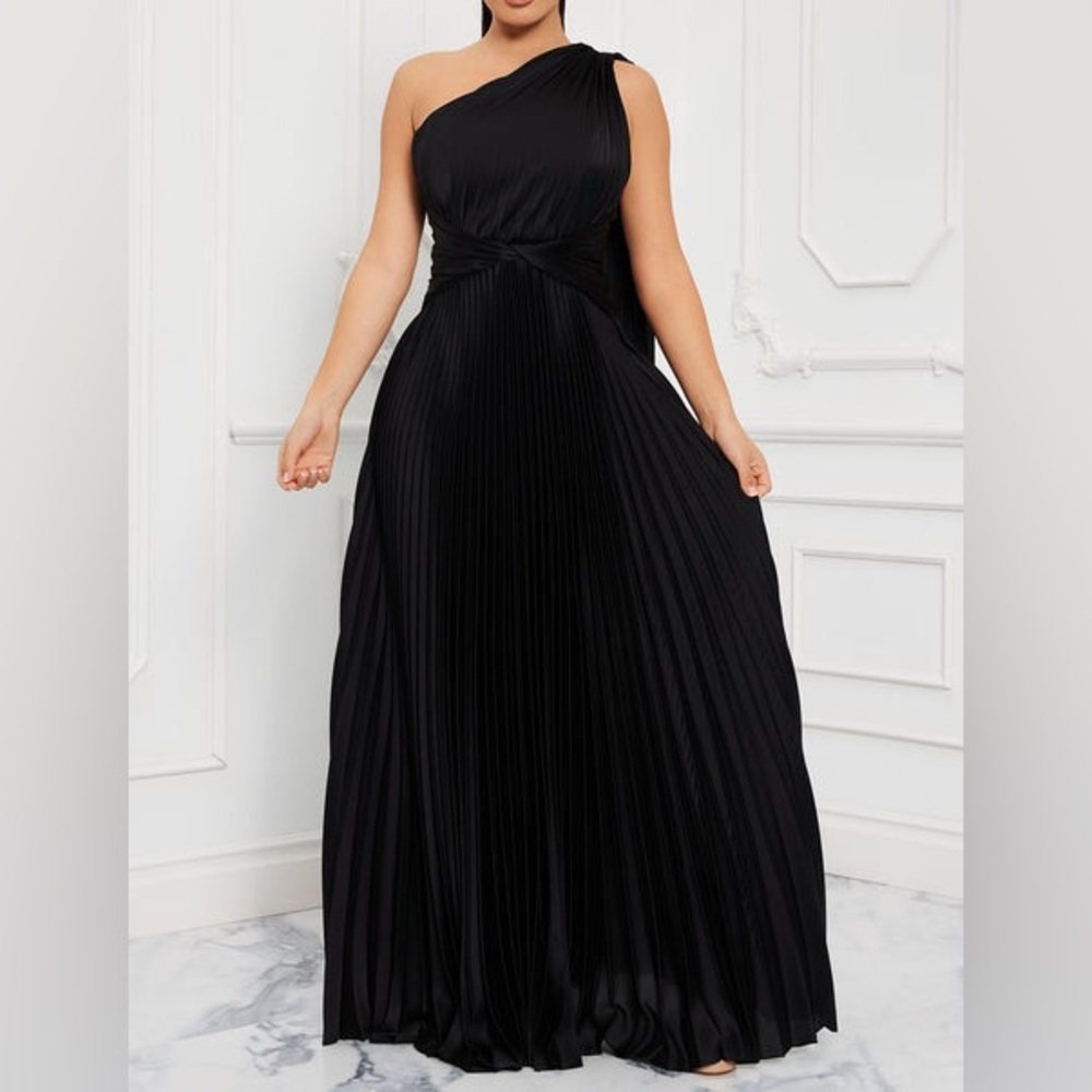 Fashion Nova Athena Pleated Black Maxi Dress